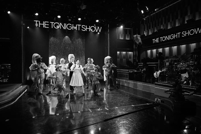 Exclusive Photos: DEATH BECOMES HER Cast Performs on THE TONIGHT SHOW Image