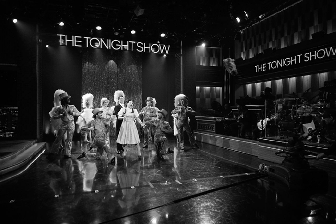 Exclusive Photos: DEATH BECOMES HER Cast Performs on THE TONIGHT SHOW  Image