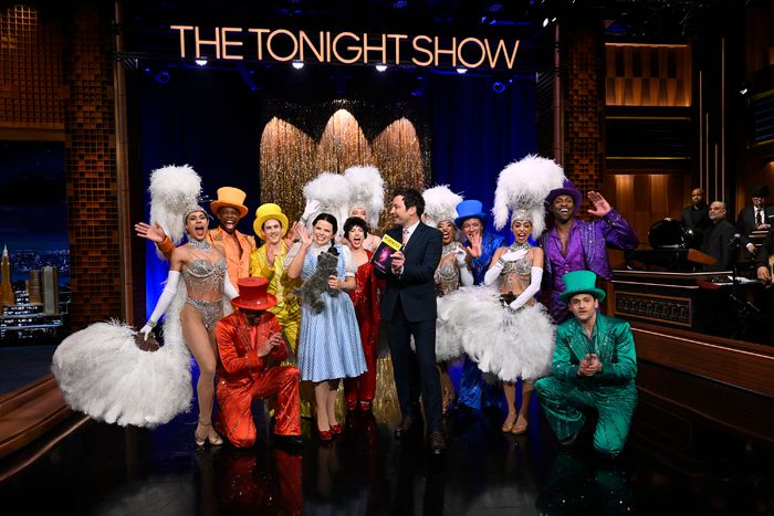 Exclusive Photos: DEATH BECOMES HER Cast Performs on THE TONIGHT SHOW Image