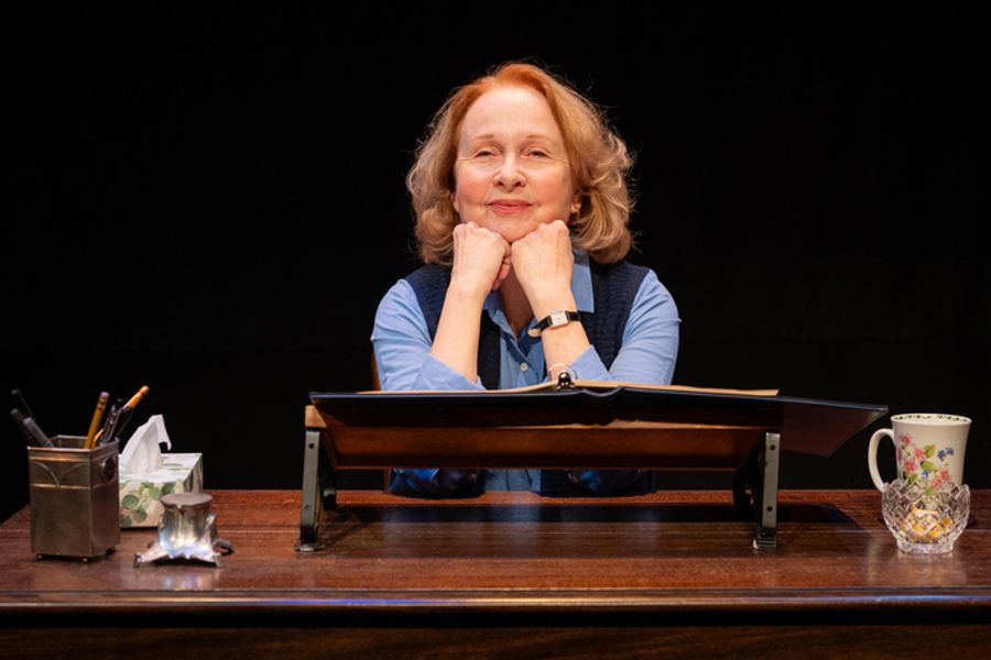 Photos: Kate Burton and Pauletta Washington Star In PEN PALS At The Theatre at St Clement’s Image
