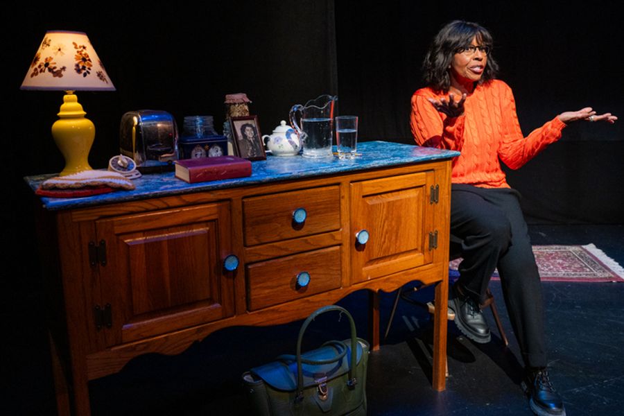 Photos: Kate Burton and Pauletta Washington Star In PEN PALS At The Theatre at St Clement’s Image