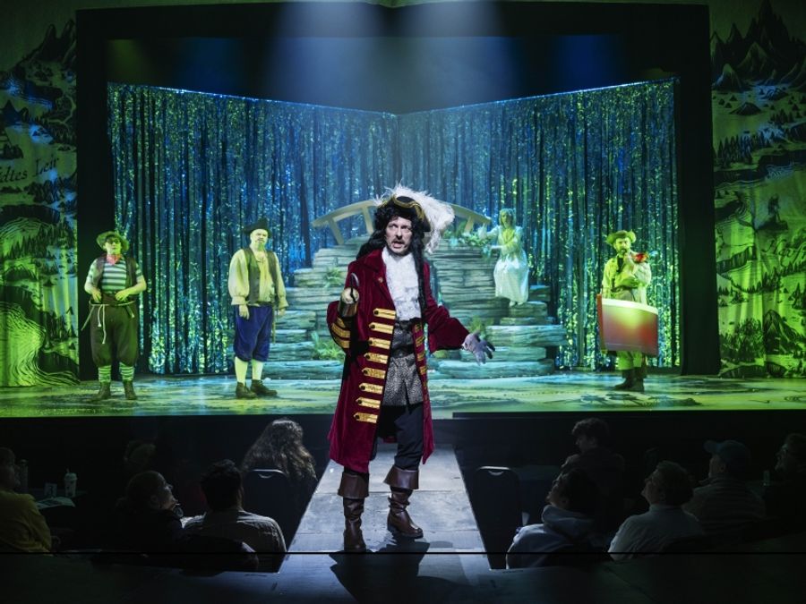 Review: PETER PAN GOES WRONG at Chateau Neuf Image