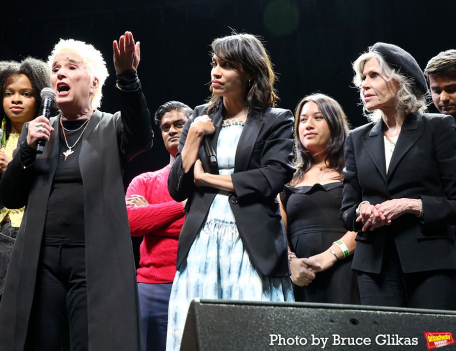 Photos: DEAR EVERYTHING Climate Control Benefit Performance  Image