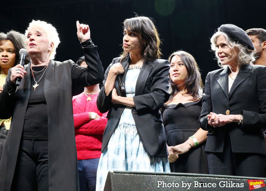 Photos: DEAR EVERYTHING Climate Control Benefit Performance  Image