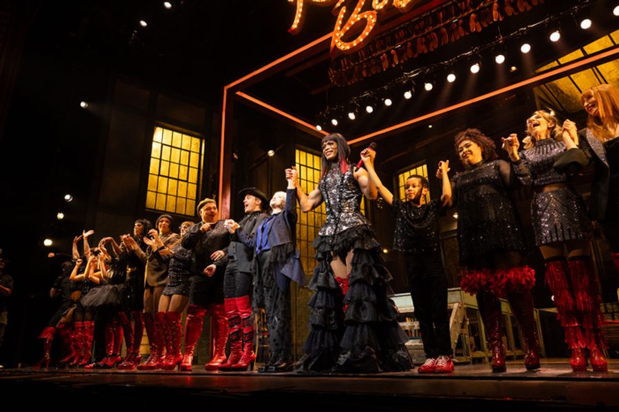 Photos: Cyndi Lauper and More Attend KINKY BOOTS UK Tour Gala Night Image