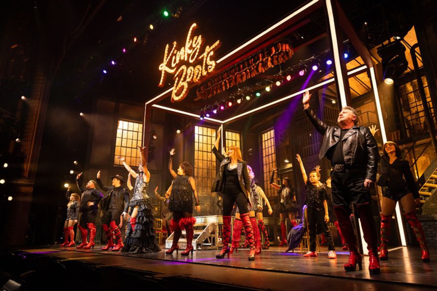 Photos: Cyndi Lauper and More Attend KINKY BOOTS UK Tour Gala Night Image