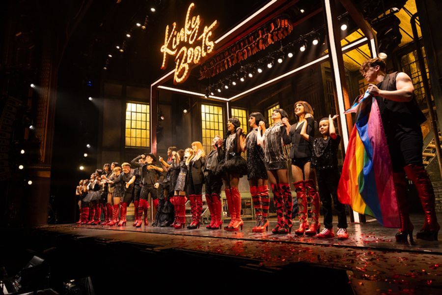 Photos: Cyndi Lauper and More Attend KINKY BOOTS UK Tour Gala Night Image