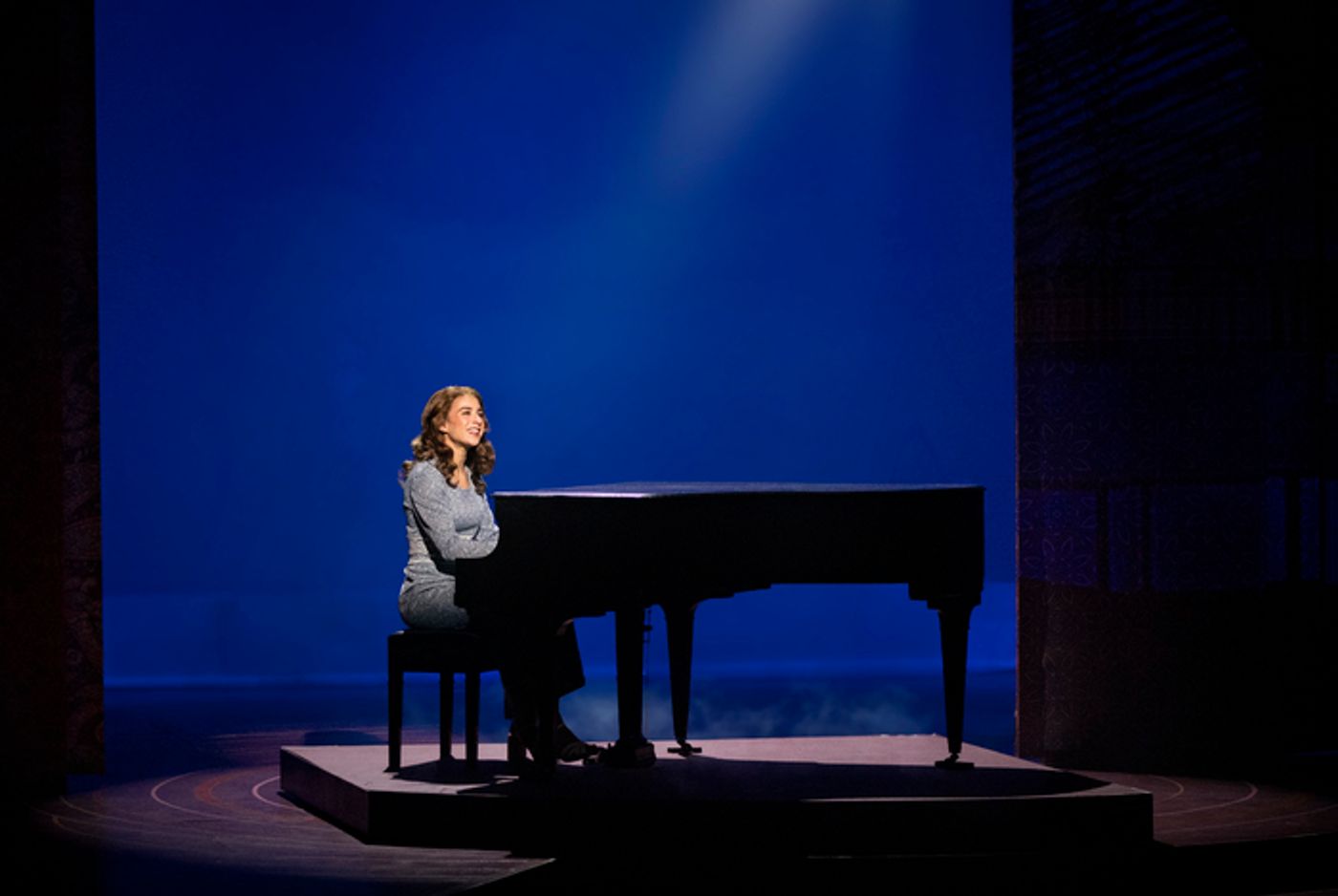 Photos & Video: BEAUTIFUL: THE CAROLE KING MUSICAL at Drury Lane Theatre  Image