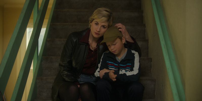 Photos/Video: Jodie Whittaker in TOXIC TOWN Trailer and First-Look Photos — photo 8 of 12