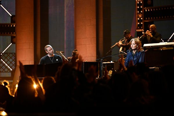 Chris Martin, Bonnie Raitt  Photo