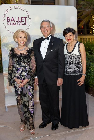 Anka Palitz with Consul General Tom Ambreu and Mrs Ambreu Photo
