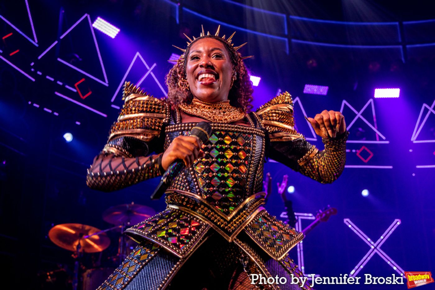 Photos: New SIX Queens Take First Bows on Broadway  Image