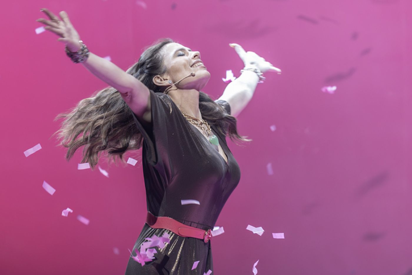 Photos: Tom Hiddleston & Hayley Atwell Star in MUCH ADO ABOUT NOTHING at Theatre Royal Drury Lane  Image