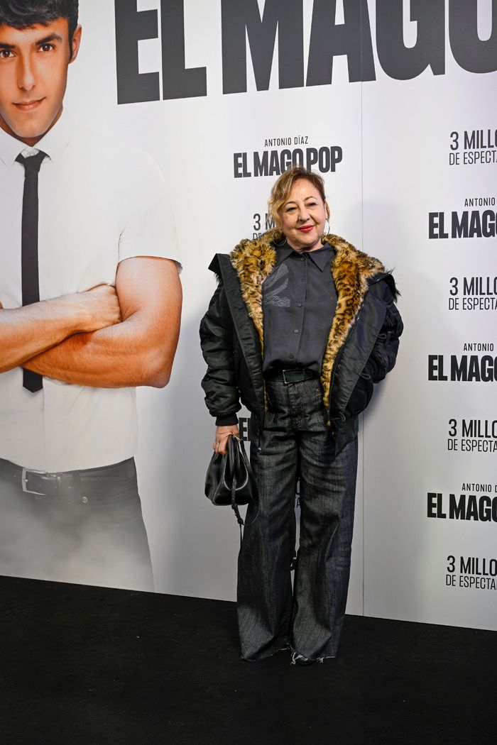 Photos: EL MAGO POP Celebrates 3 Millionth Audience Member — photo 4 of 8