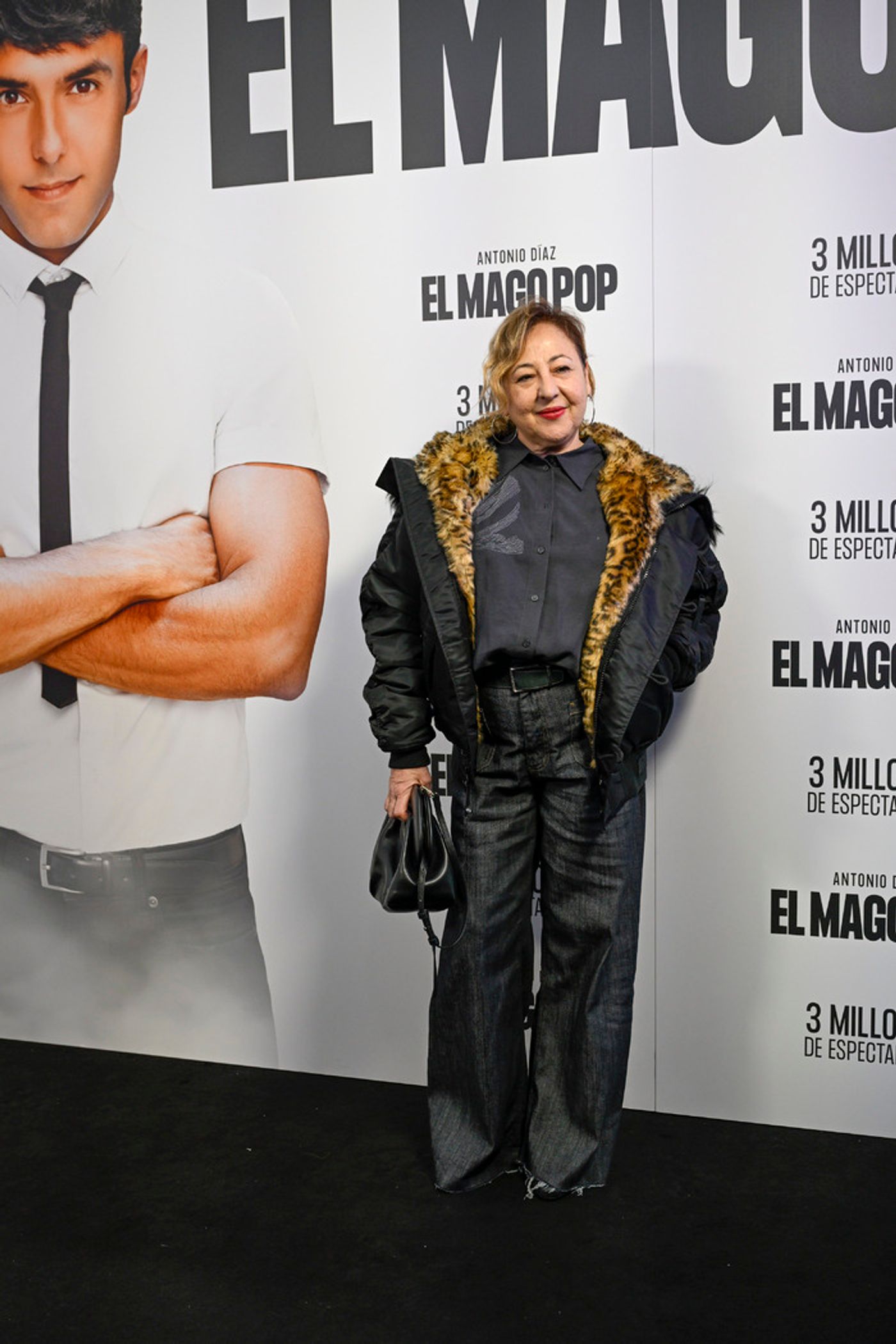 Photos: EL MAGO POP Celebrates 3 Millionth Audience Member  Image