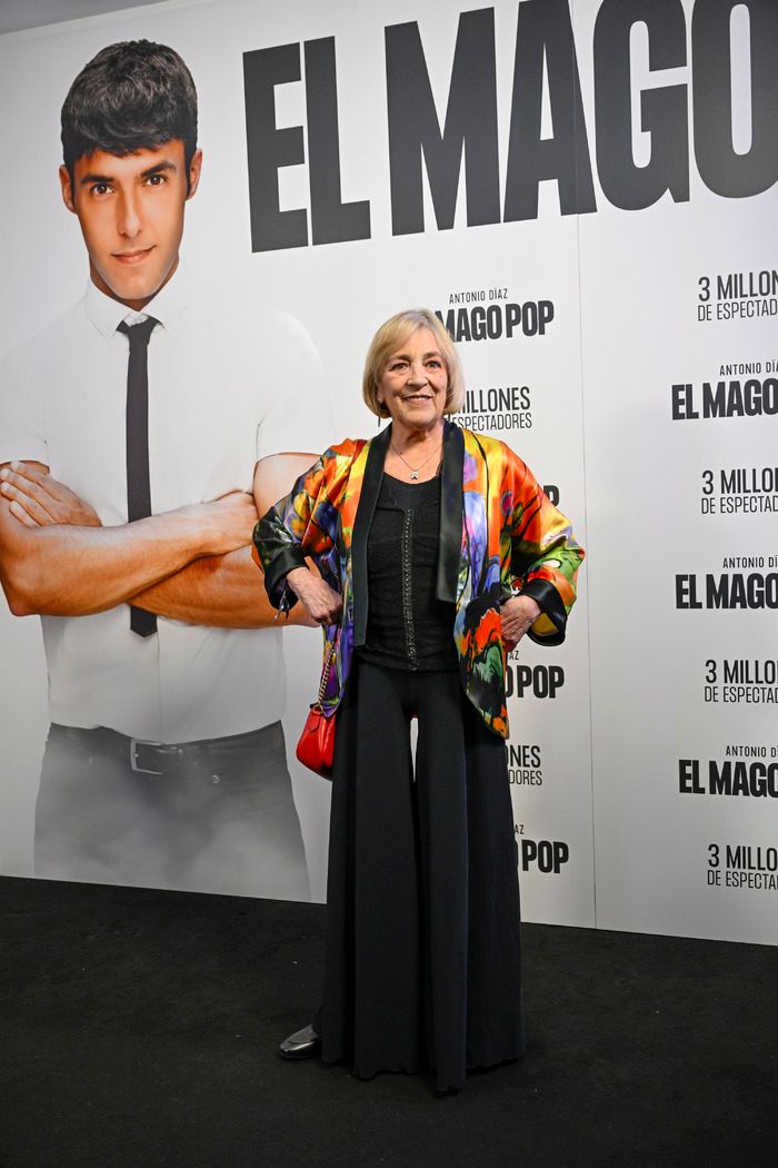 Photos: EL MAGO POP Celebrates 3 Millionth Audience Member — photo 5 of 8