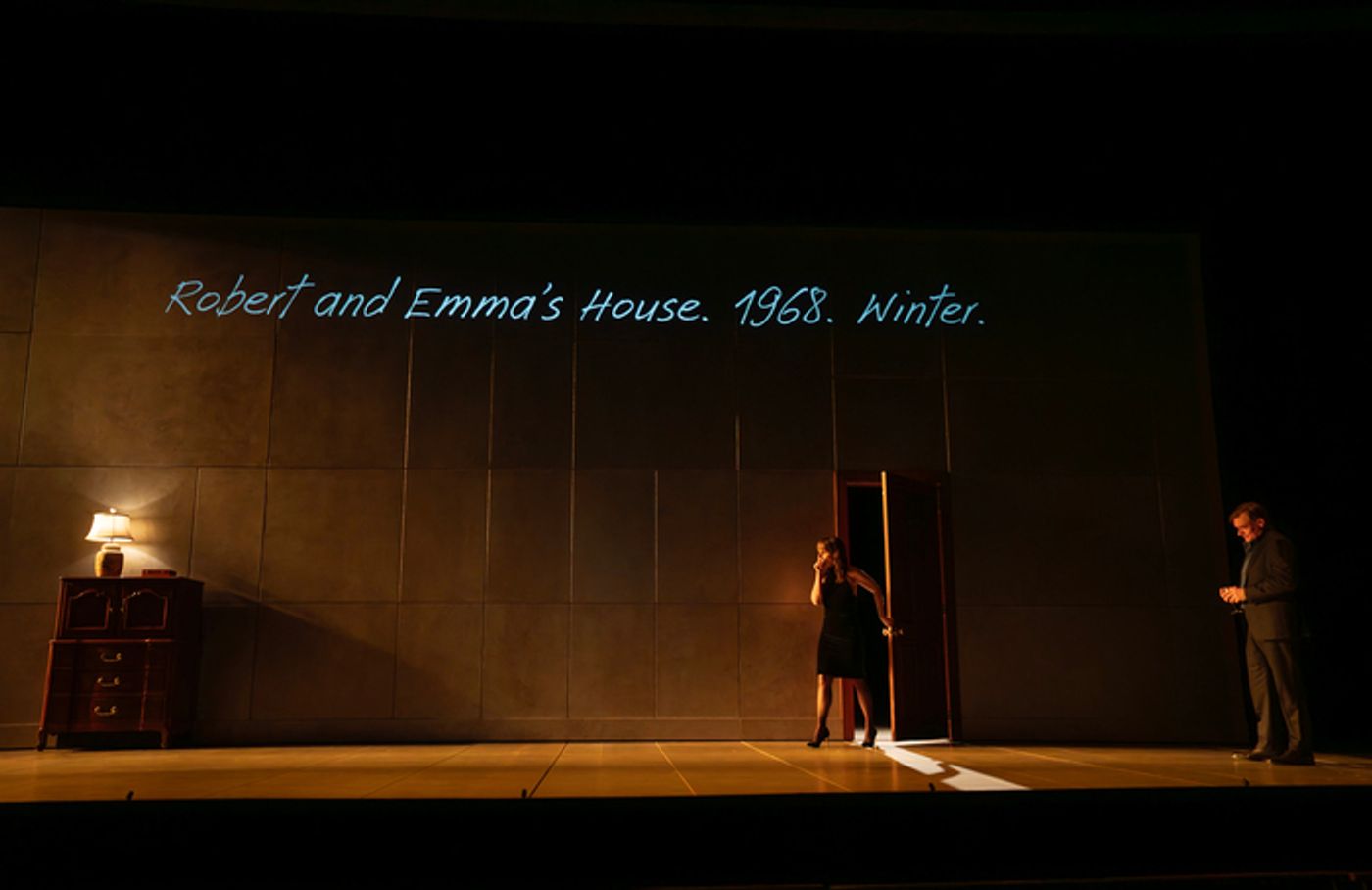 Photos: Helen Hunt & Robert Sean Leonard in BETRAYAL Revival at the Goodman Theatre  Image