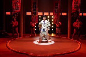 Paco Tolson and the company of SUMO Photo