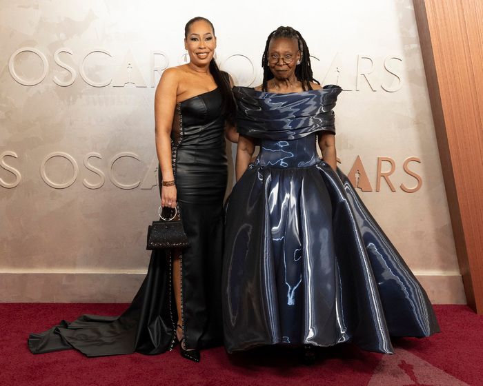 Photos: WICKED Stars, Rachel Zegler, & More on the Oscars Red Carpet — photo 10 of 28