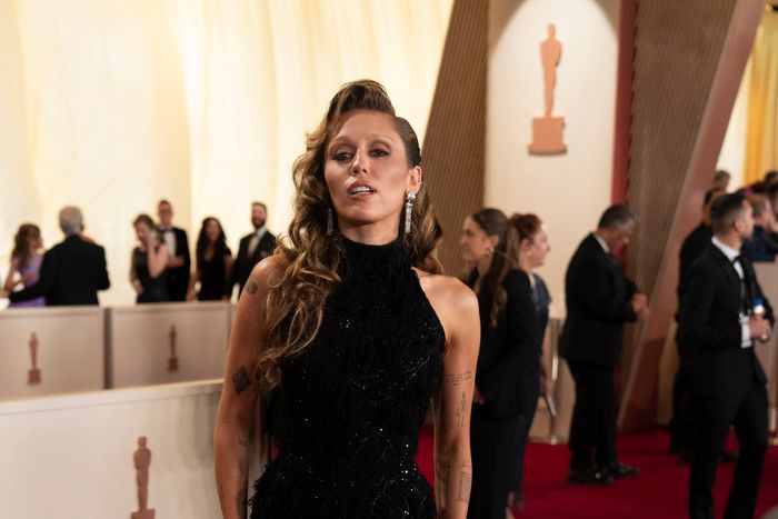 Photos: WICKED Stars, Rachel Zegler, & More on the Oscars Red Carpet — photo 28 of 28