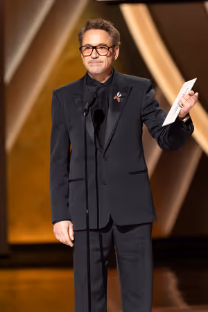 Robert Downey, Jr. @ BroadwayWorld Robert Downey, Jr. Photo