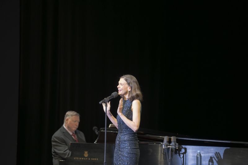 Review: Tony Award Winner Sutton Foster Returns to the OC at Irvine Barclay Image