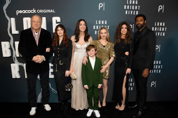 John Doman, Ashleigh Cummings, Liz Moore, Callum Vinson, Amanda Seyfried, Nikki Tosca Photo