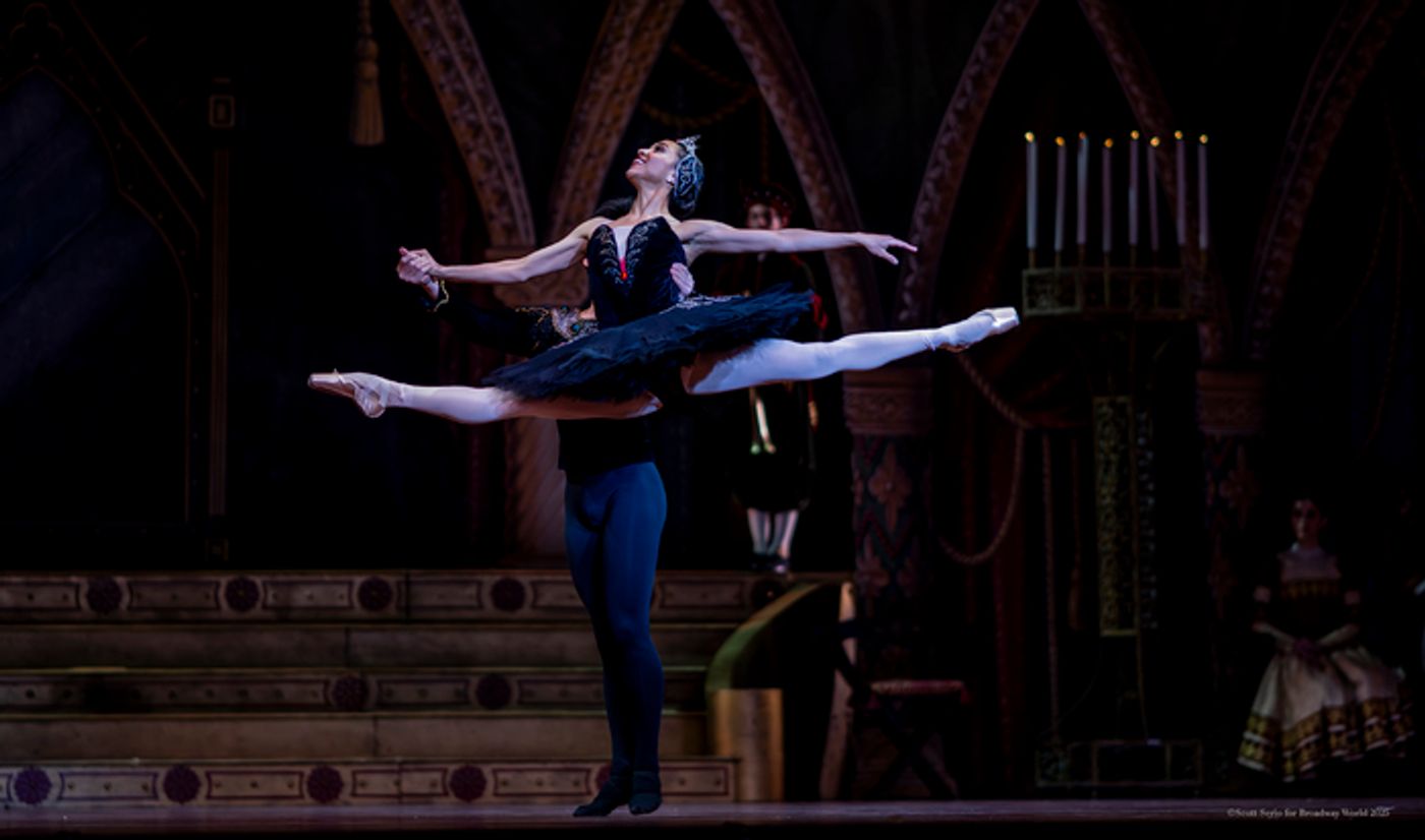 Review/Photos: SWAN LAKE at Academy Of Music  Image