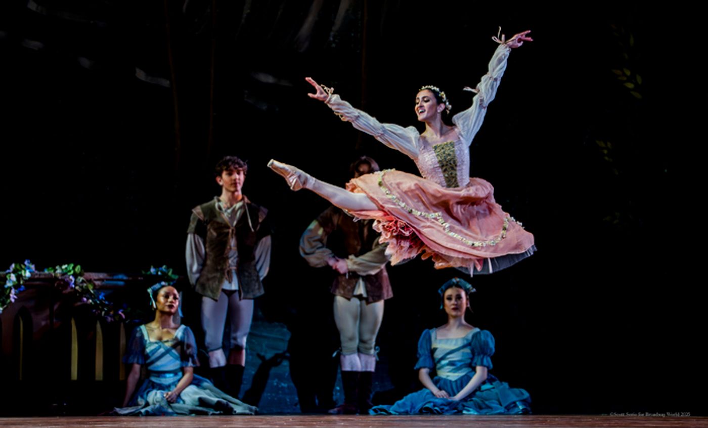 Review/Photos: SWAN LAKE at Academy Of Music  Image