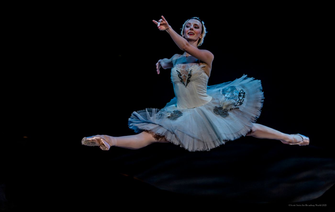 Review/Photos: SWAN LAKE at Academy Of Music  Image