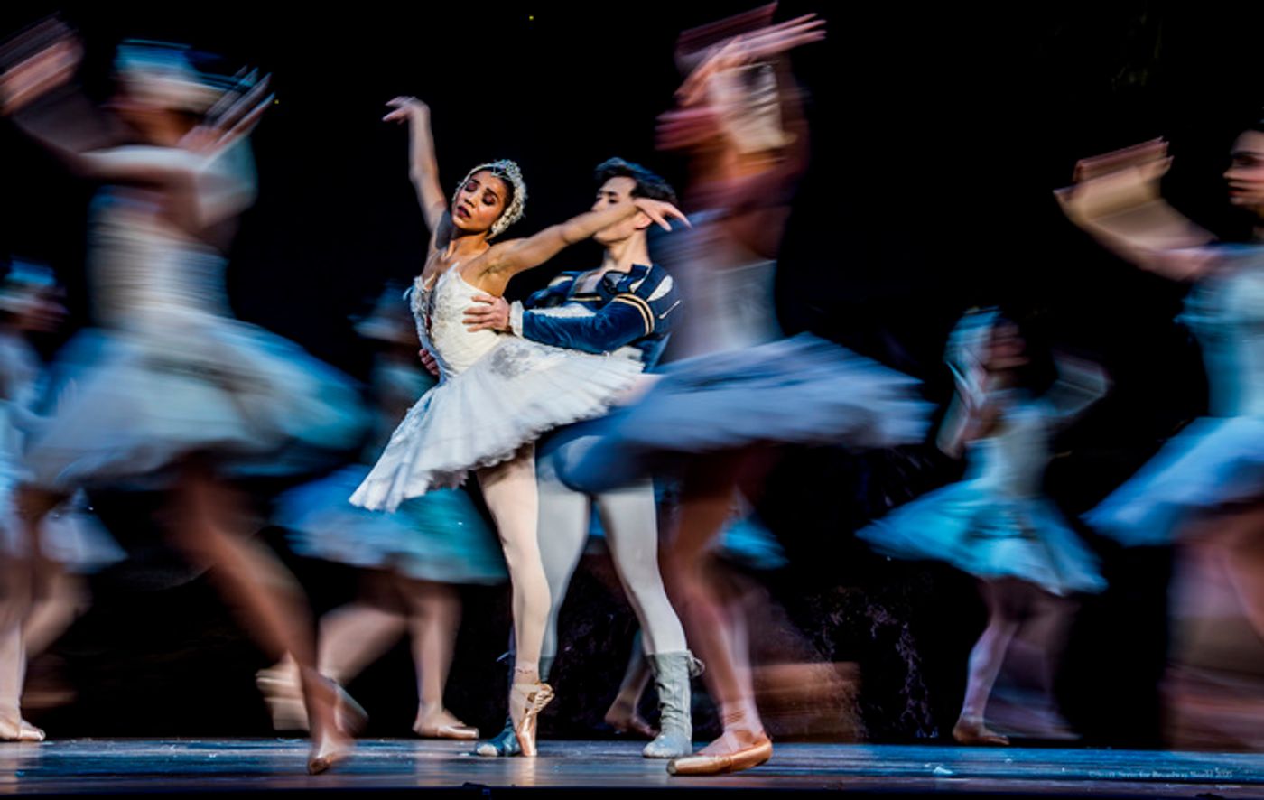 Review/Photos: SWAN LAKE at Academy Of Music  Image
