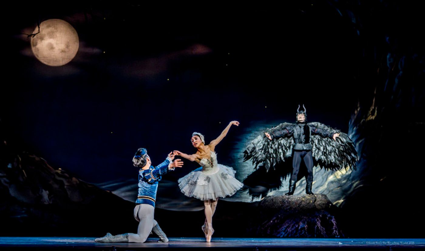 Review/Photos: SWAN LAKE at Academy Of Music  Image