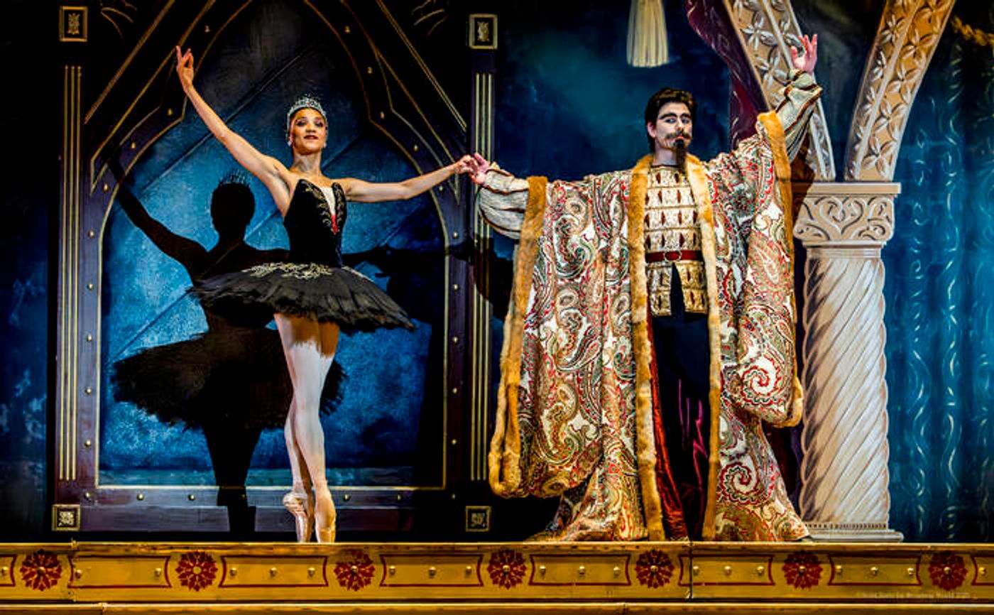 Review/Photos: SWAN LAKE at Academy Of Music  Image