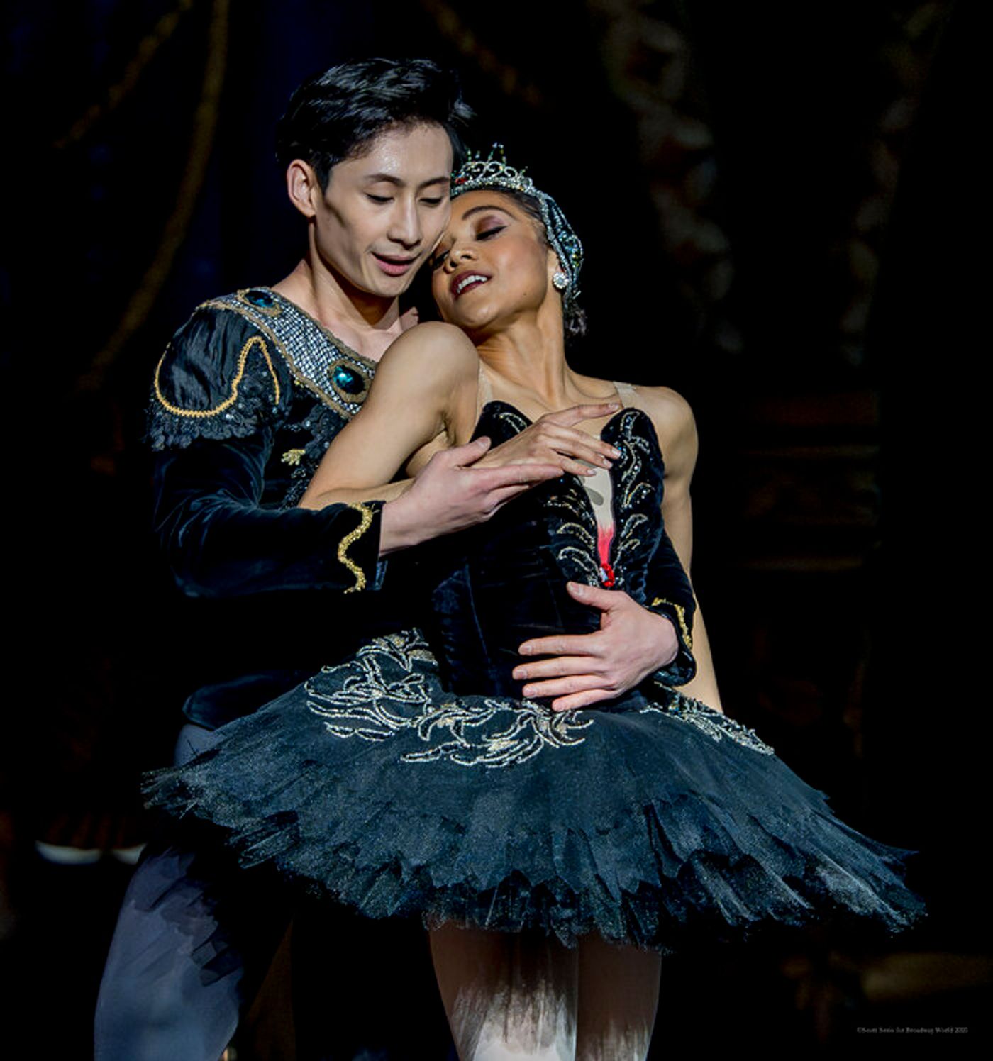 Review/Photos: SWAN LAKE at Academy Of Music  Image