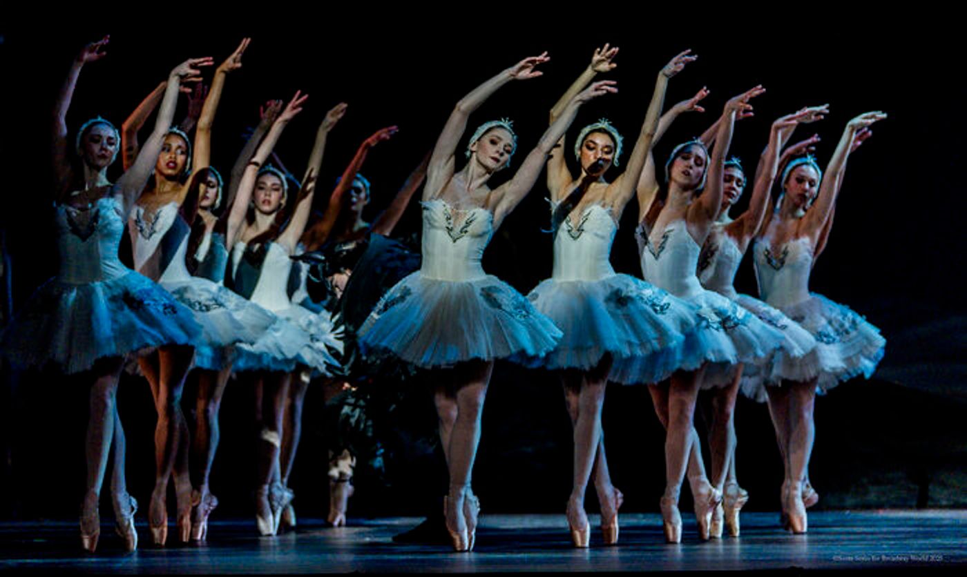 Review/Photos: SWAN LAKE at Academy Of Music  Image