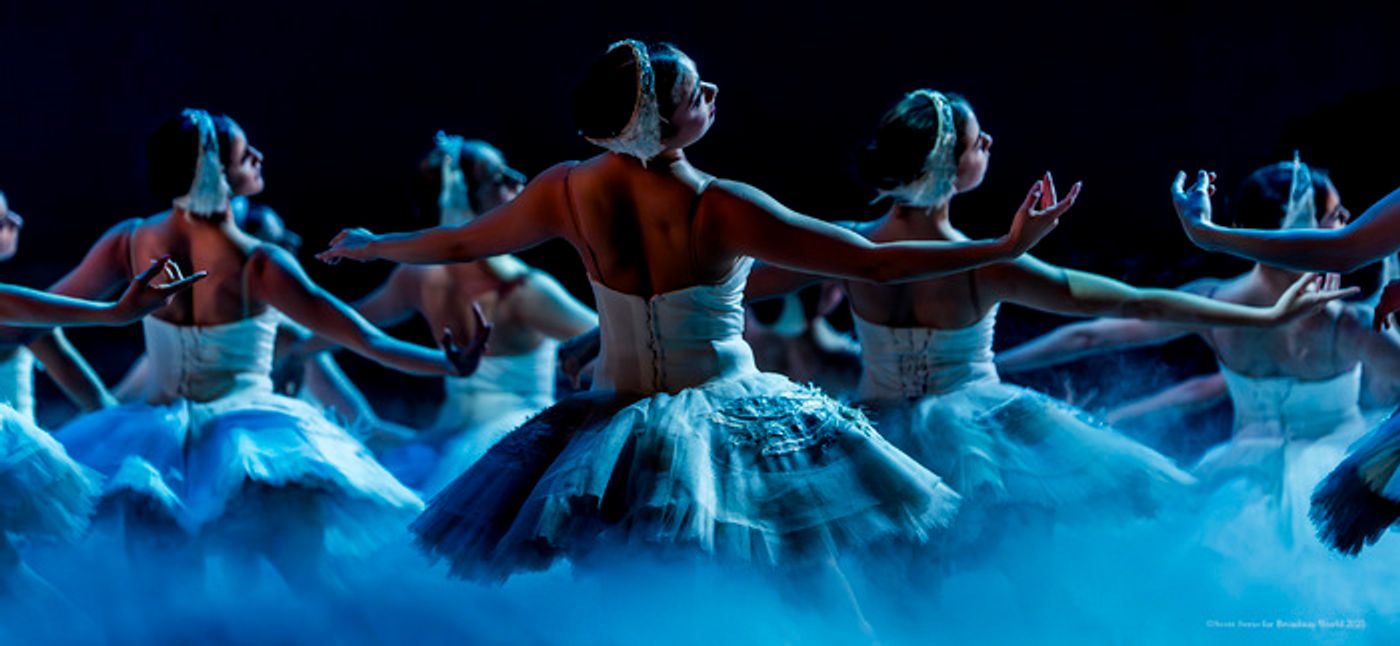 Review/Photos: SWAN LAKE at Academy Of Music  Image