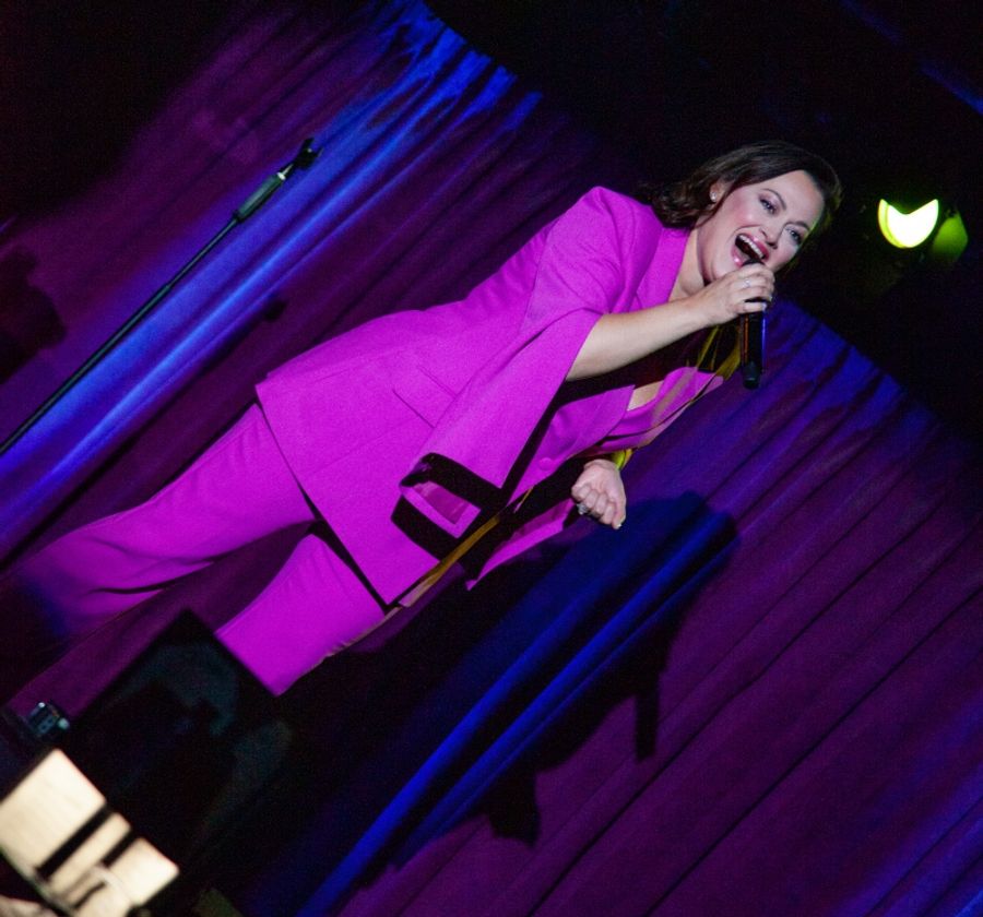 Review: ASHLEY BROWN Shocks With Surprise Solo Show at The Green Room 42 Image
