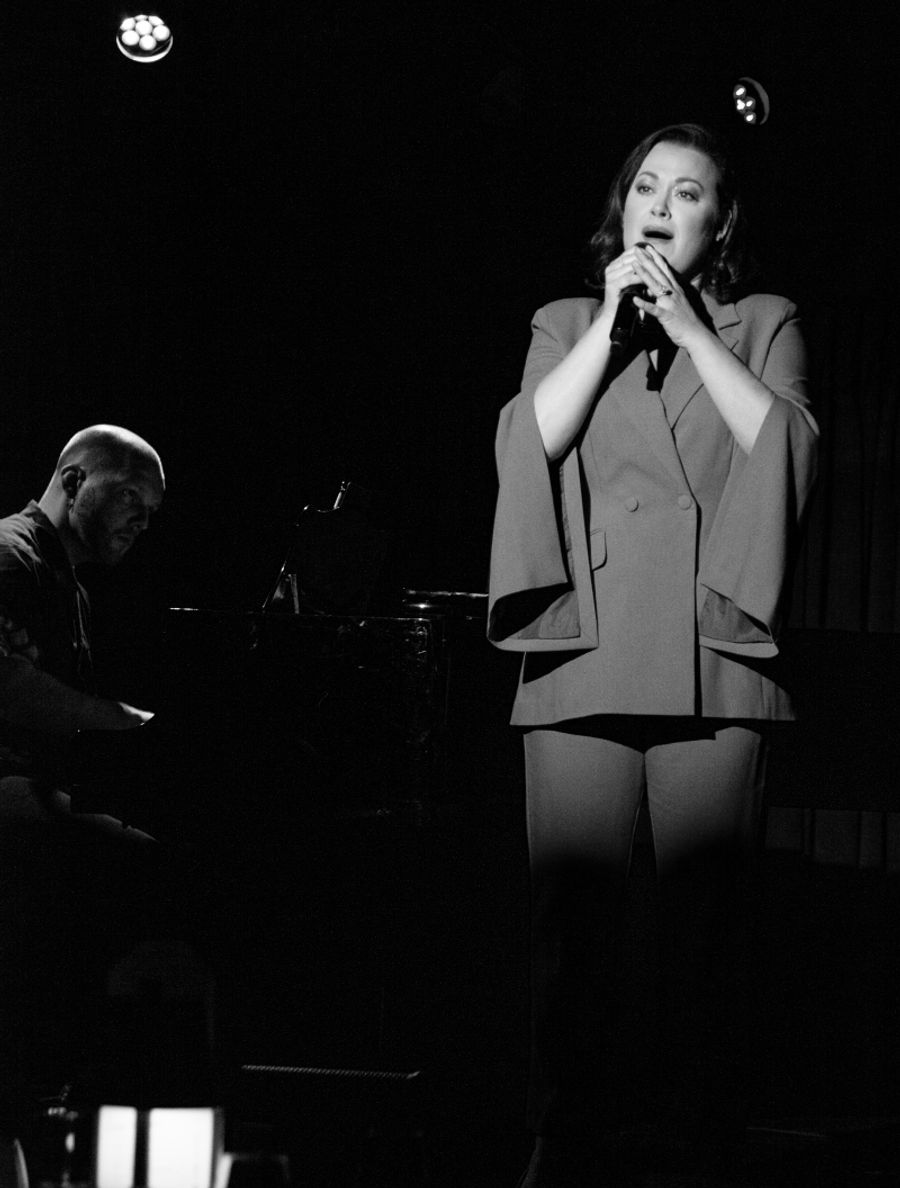 Review: ASHLEY BROWN Shocks With Surprise Solo Show at The Green Room 42 Image