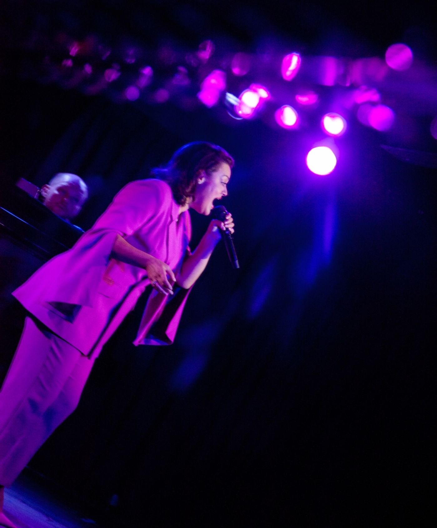 Review: ASHLEY BROWN Shocks With Surprise Solo Show at The Green Room 42 Review: ASHLEY BROWN Shocks With Surprise Solo Show at The Green Room 42 Image