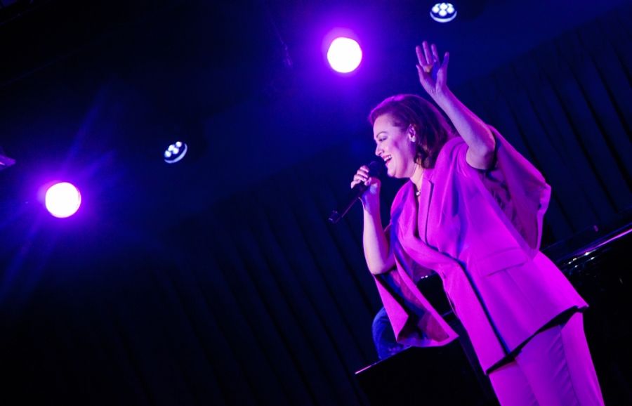 Review: ASHLEY BROWN Shocks With Surprise Solo Show at The Green Room 42 Image