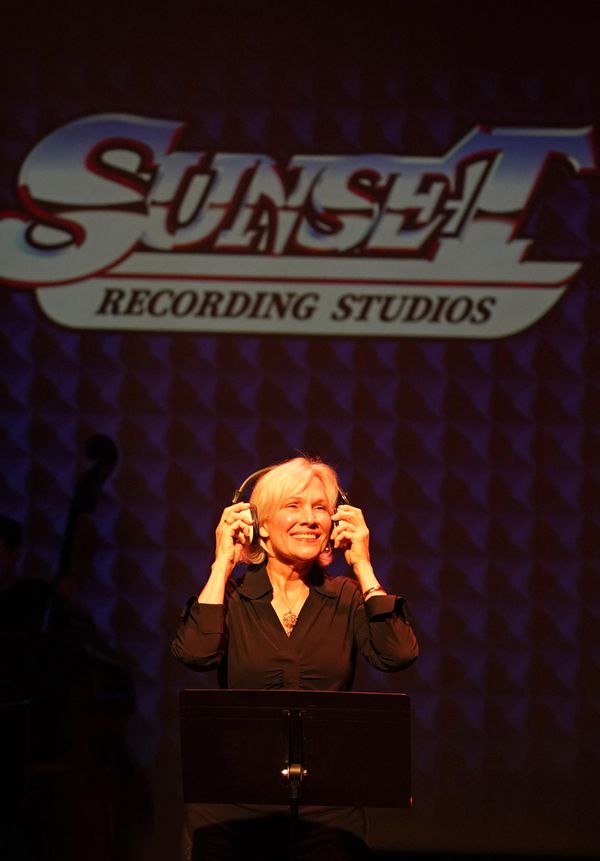 Stevie Holland Photo