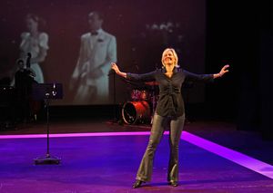 Stevie Holland  Photo