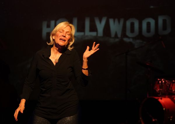 Stevie Holland Photo