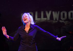 Stevie Holland Photo