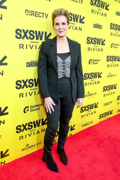 Elizabeth Perkins  Photo