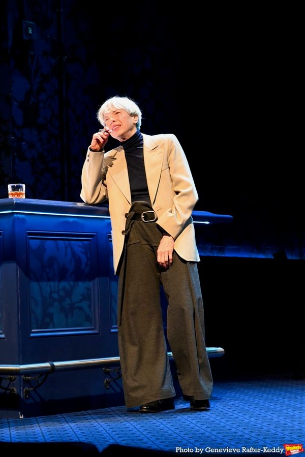 Helen Schneider  Photo