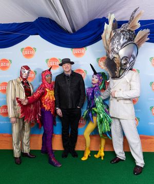 Brendan Fraser and Cirque performers Photo