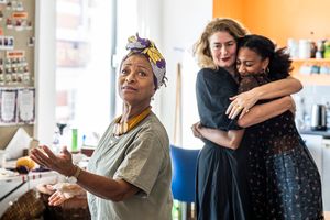 DONA CROLL, ANNA CHANCELLOR AND NICOLE SAWYERR @ BroadwayWorld DONA CROLL, ANNA CHANCELLOR AND NICOLE SAWYERR Photo