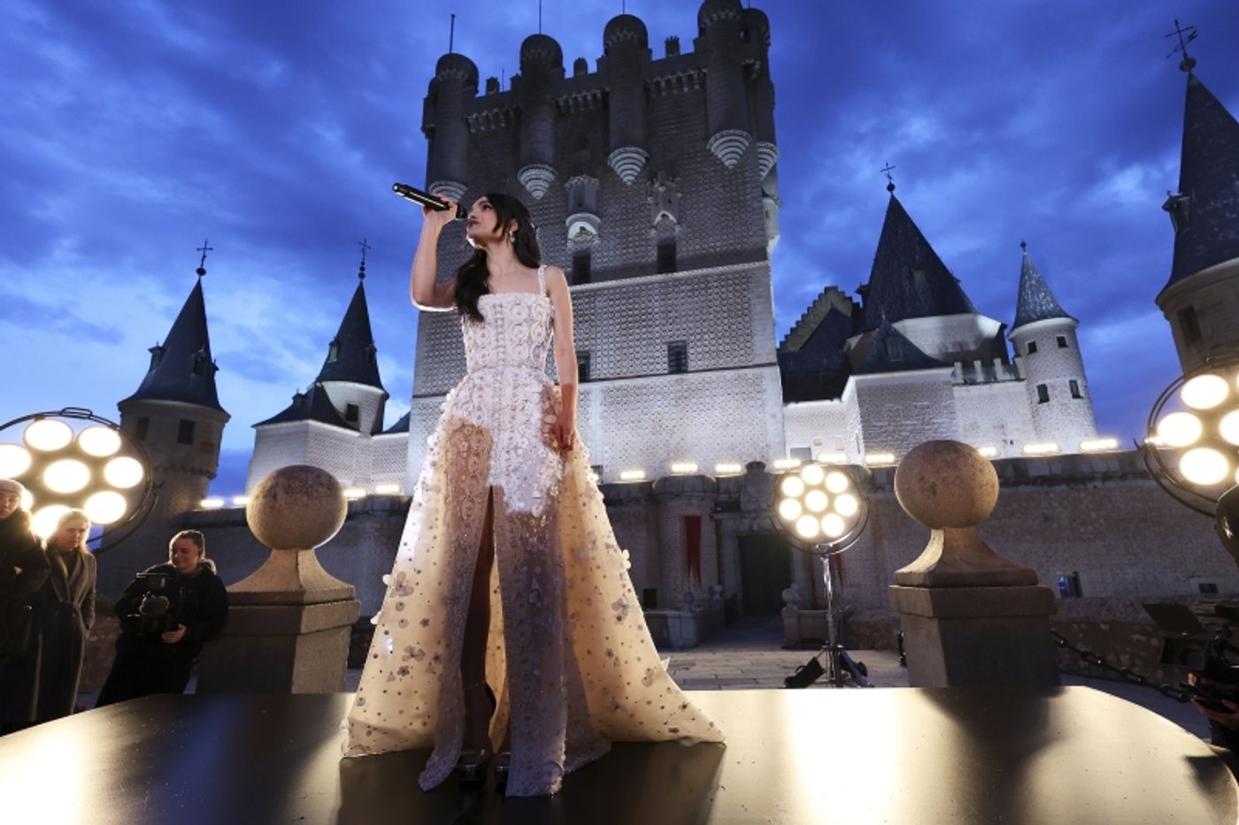 Video: Rachel Zegler Performs SNOW WHITE's 'Waiting on a Wish' at Iconic Spanish Castle Video: Rachel Zegler Performs SNOW WHITE's 'Waiting on a Wish' at Iconic Spanish Castle Image