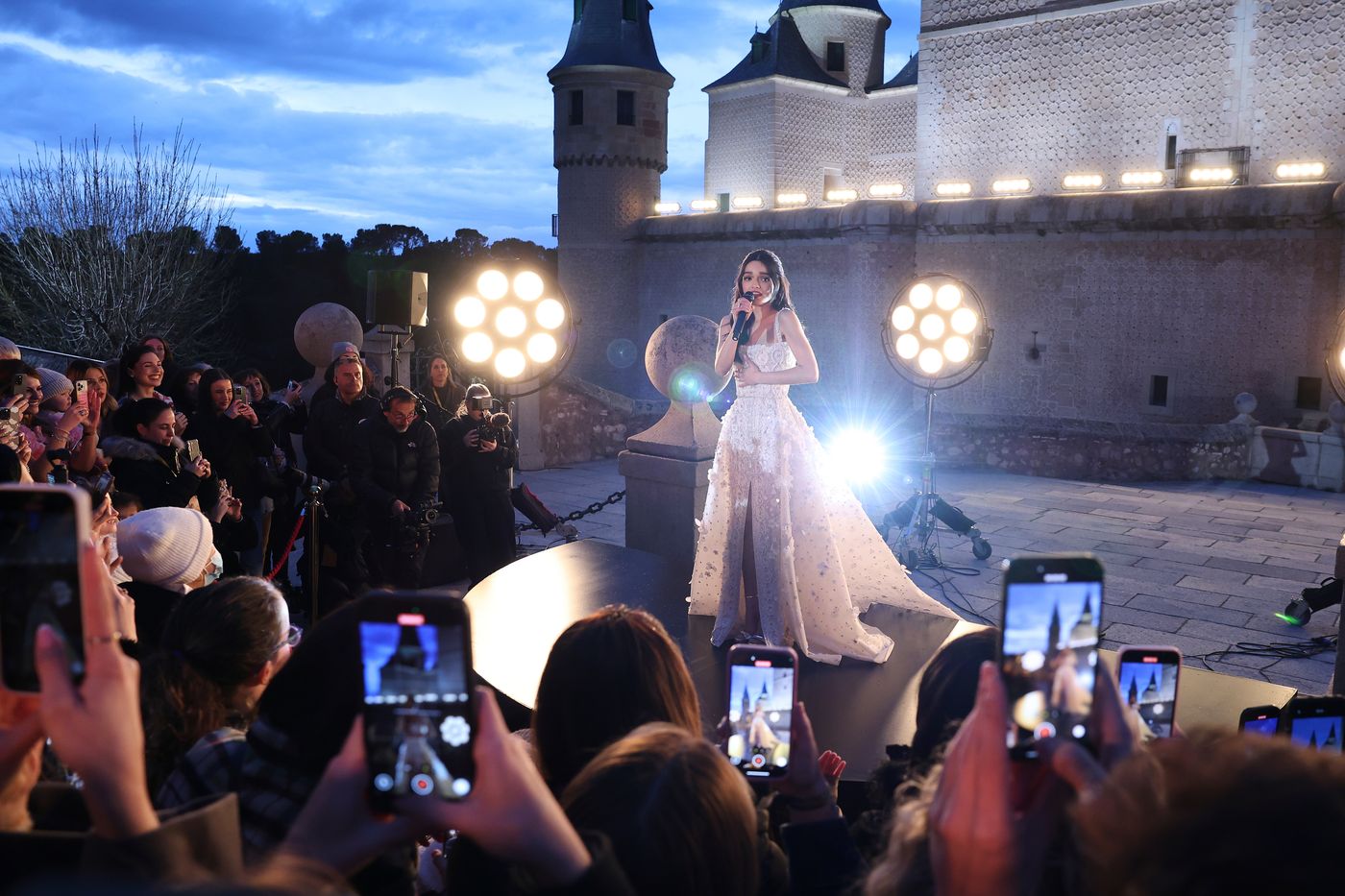 Video: Rachel Zegler Performs SNOW WHITE's 'Waiting on a Wish' at Iconic Spanish Castle Video: Rachel Zegler Performs SNOW WHITE's 'Waiting on a Wish' at Iconic Spanish Castle Image